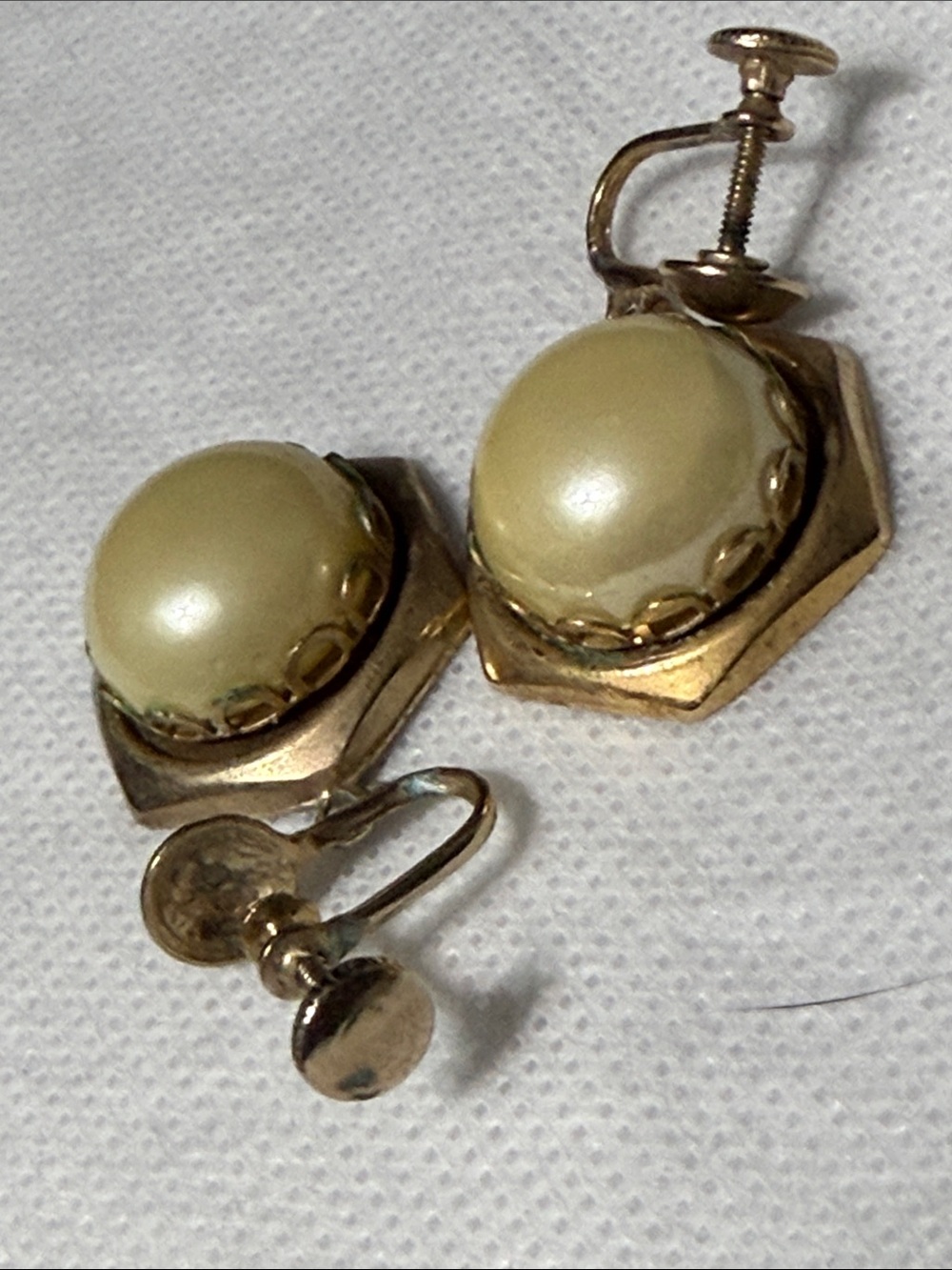 Carolee multi strand faux pear beaded bracelet 7 1/4” & screw back earrings - Picture 9 of 12